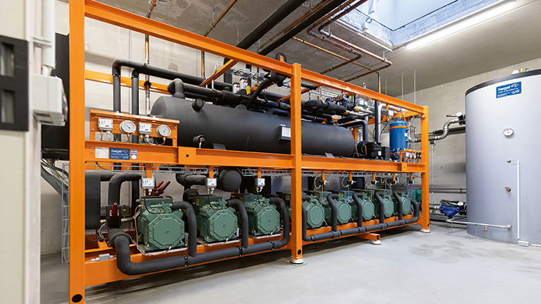 A total of eight BITZER reciprocating compressors ensure optimal system efficiency. © Fischer Kälte-Klima 