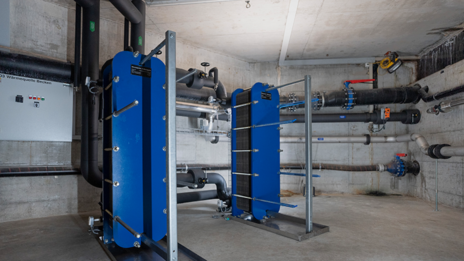 Plate heat exchangers in the intermediate circuit 