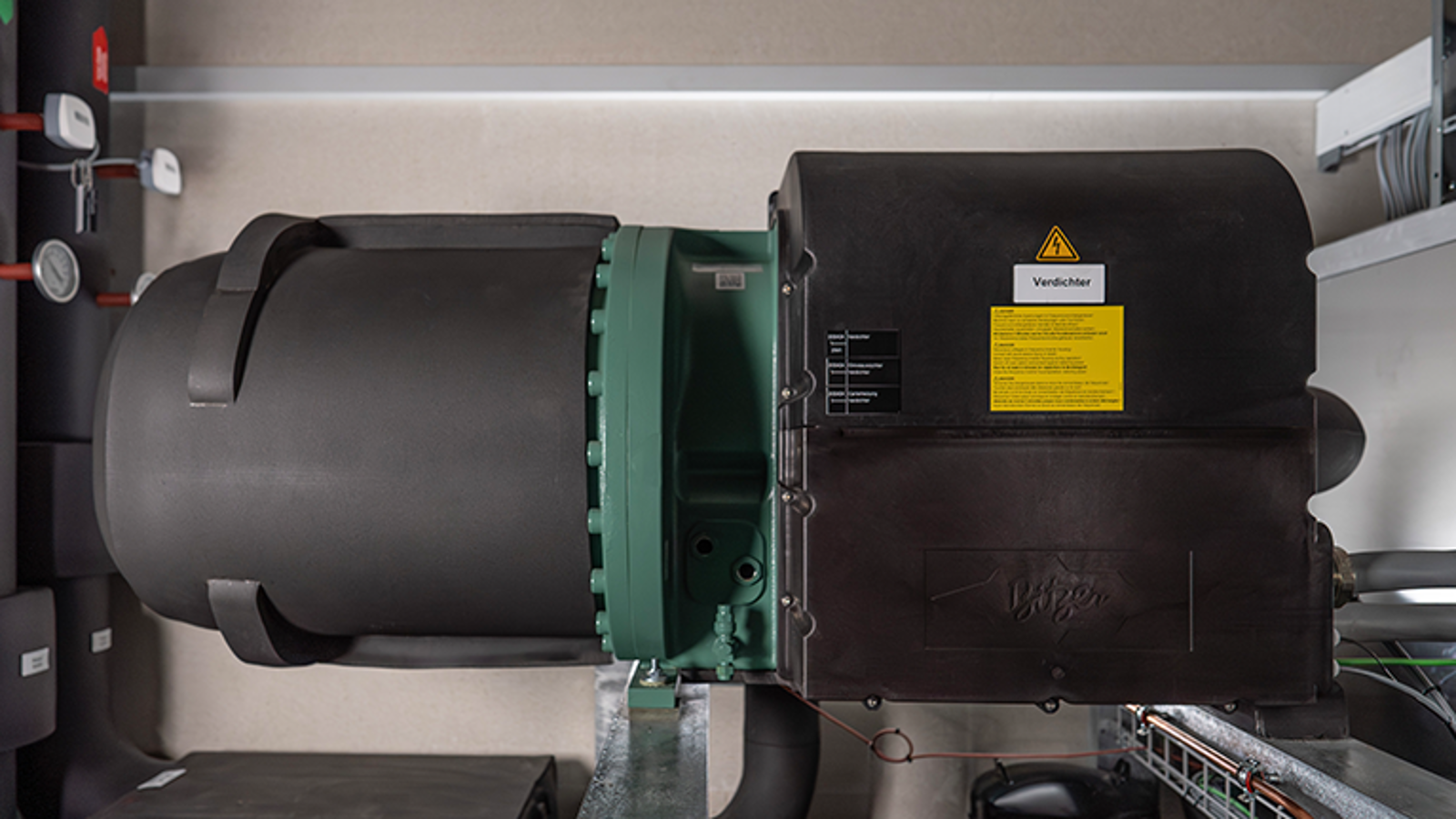 The BITZER CSV screw compressor forms the core of the SFS Group’s heat pump and enables a compact, efficient system design 