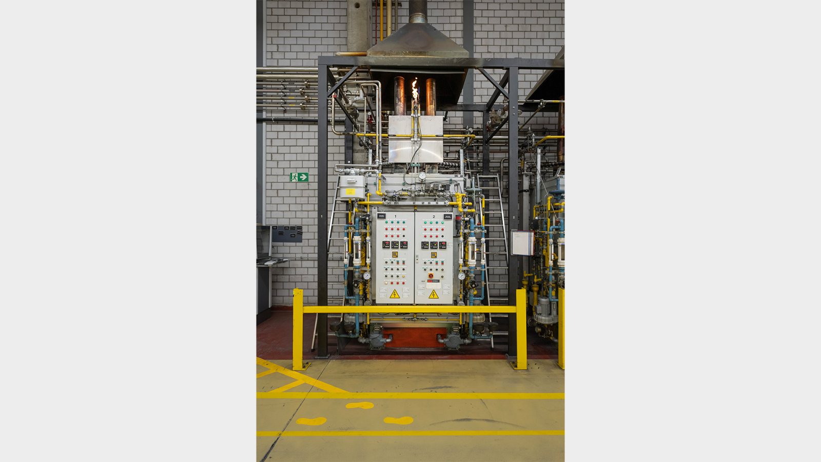 Waste heat from the SFS Group's production. Thanks to the new heat pump, this can now be used to heat the building