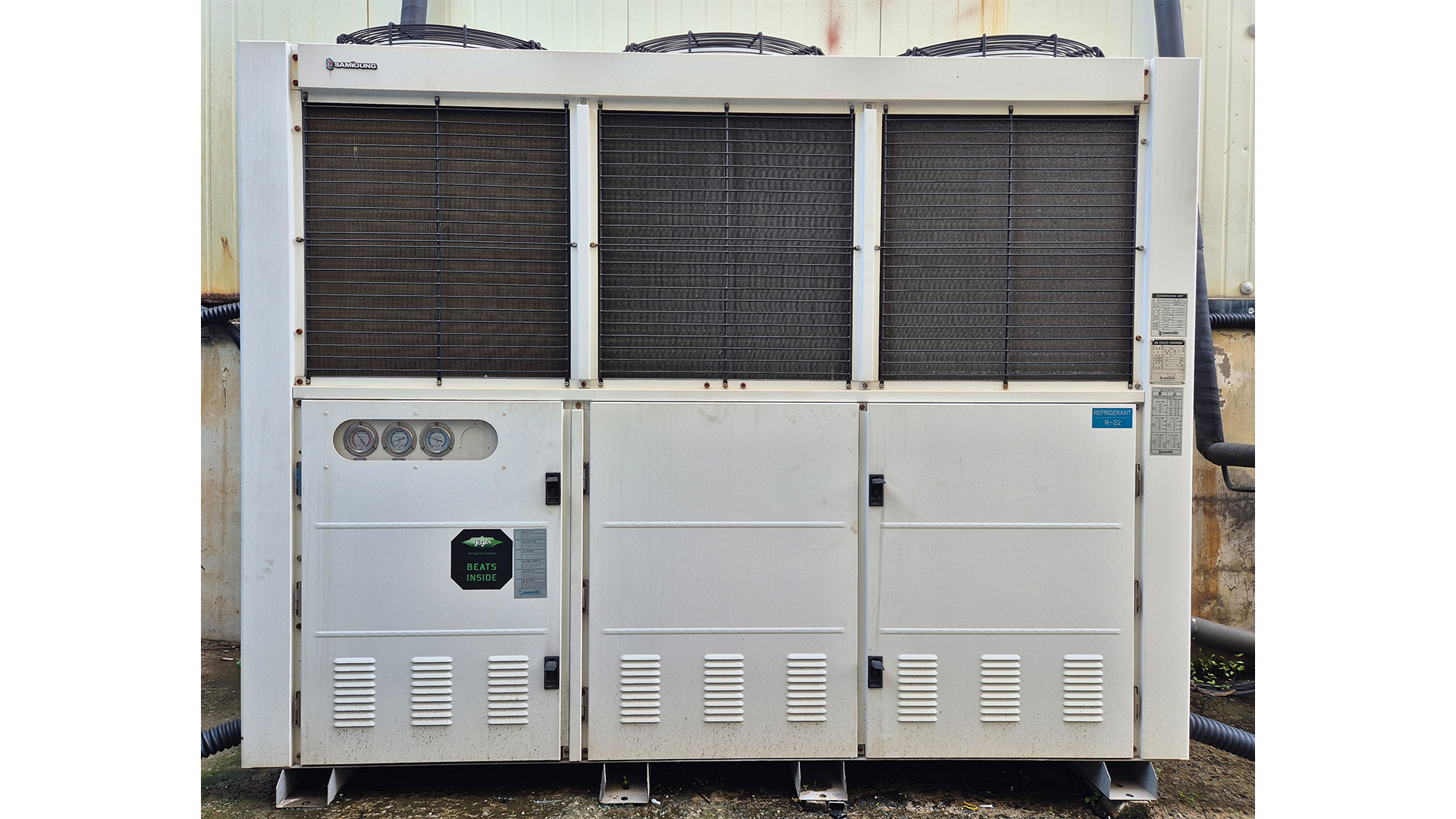 Air-cooled condensing unit at Geochang Refrigeration’s ice factory